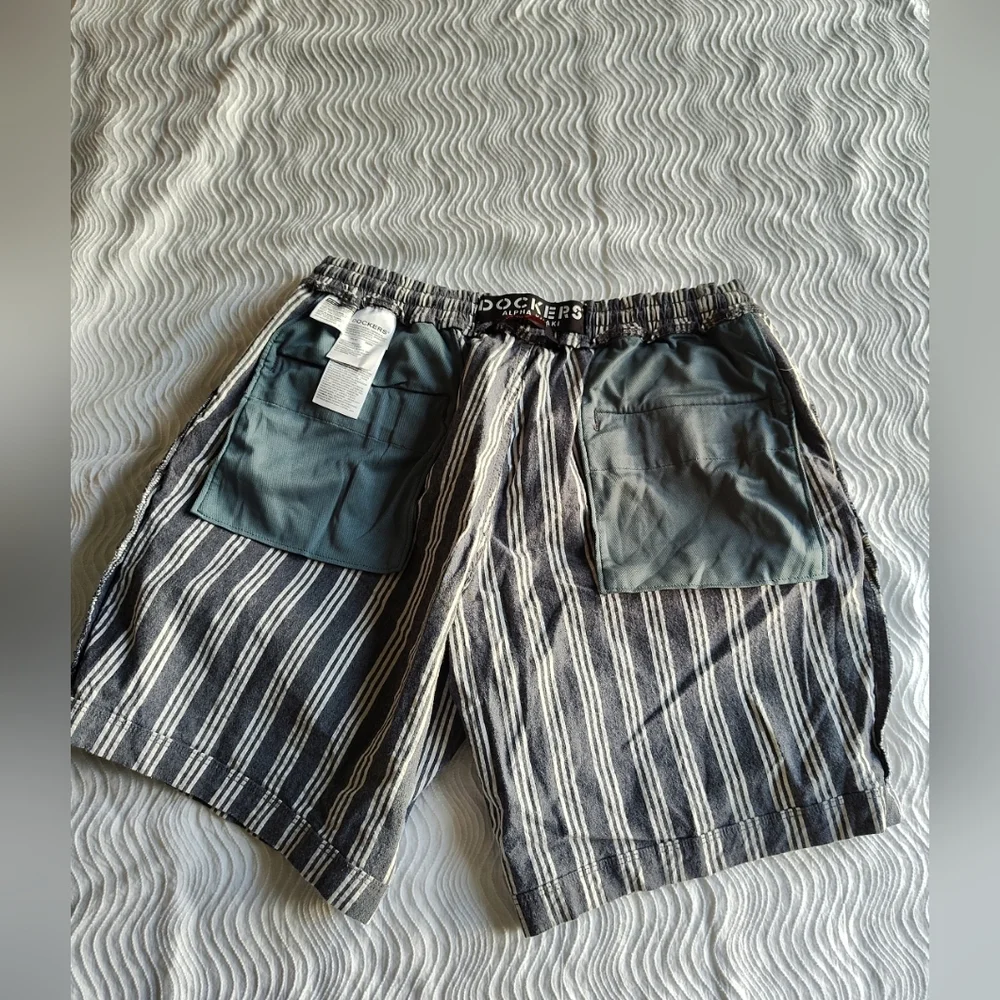 Dockers Alpha Khaki Supreme Flex Shorts Mens Medium Stripe Yacht Nautical Preppy